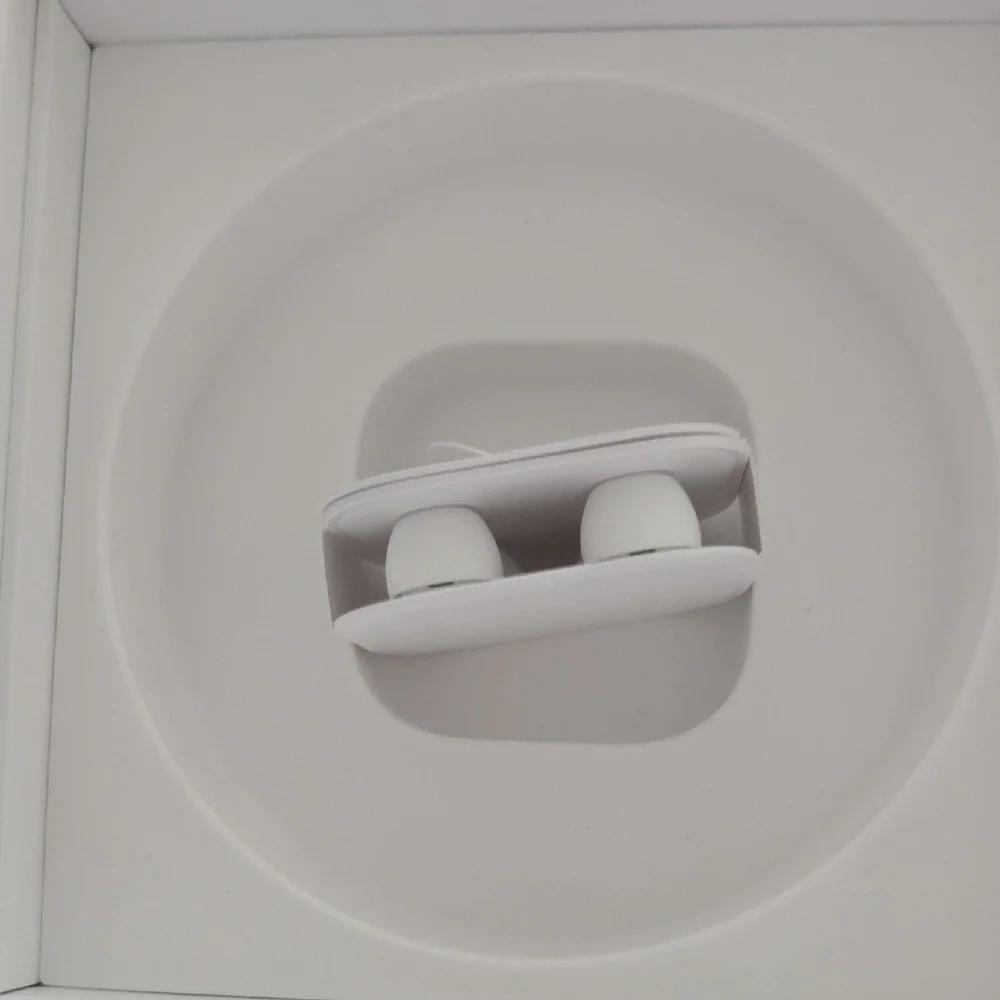 Apple Wireless Earbuds with White Charging Case With Box